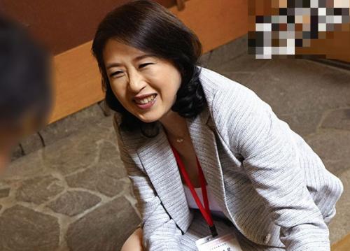 還暦熟女の生保レディ！高齢にも関わらず契約を次々ととってくる秘訣は…身体を張った枕営業！