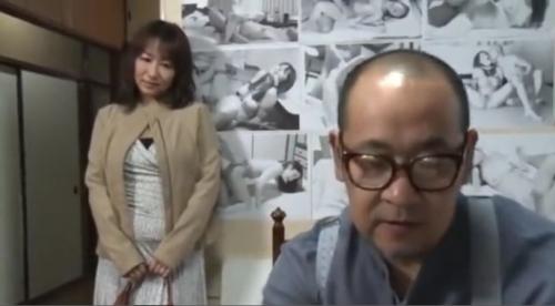 【ヘンリー塚本】抱きたい時に抱ける都合の良い寝取られ四十路の巨乳妻！上品な奥様も芸術家の前では淫乱な女。