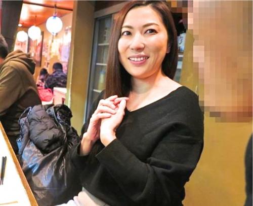 居酒屋にいた美人熟女妻をナンパでお持ち帰りして不倫SEX！
