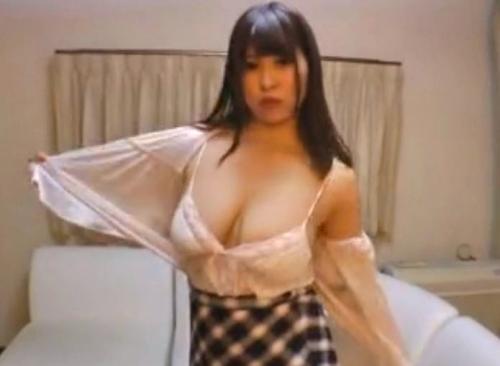 【痴女】垂れ爆乳の豊満な美女の誘惑にそそり立つ男根！「ジュポジュポ、ジュルルル！」精子を勢いよく発射！！