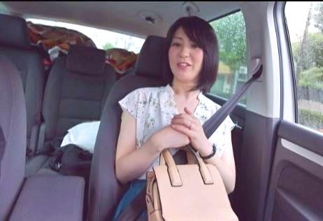 「あの中出しの快感が忘れられないんです・・・」真面目そうな三十路妻がまさかの「挿入れてぇ！ち〇ちんちょうだい！」