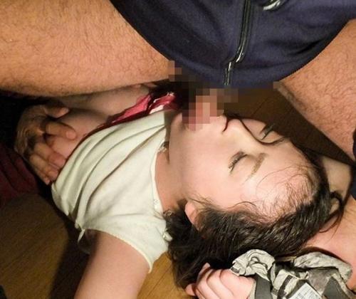 【レイプ】人妻をストーキングして自宅前で襲いかかる強姦魔！凶暴なマラを上と下の口にねじ込み犯す…