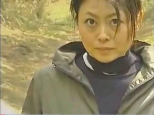 【ヘンリー塚本】「な、なによっ！こっち来ないでよ！」野外で小便していたところをレイプされた三十路熟女！