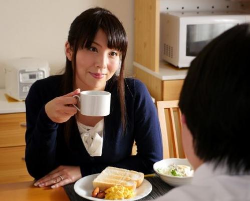 【人妻レイプ】自宅へ侵入し奥様の尻穴を掘る変態配達業者！幸せな家庭は一瞬で崩れ去った…