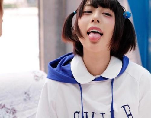 【素人ナンパ】パイパン童顔美少女にコスプレさせて着衣生ハメセックス！おま◯こはビショ濡れで敏感よ♡