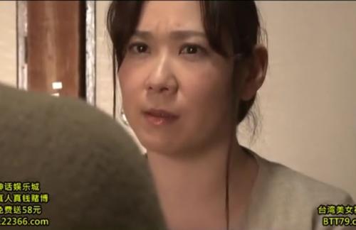 【ヘンリー塚本】寝取られ熟女。むっちり豊満巨乳な四十路の女の身体を舐めまわす！敏感に痙攣する！