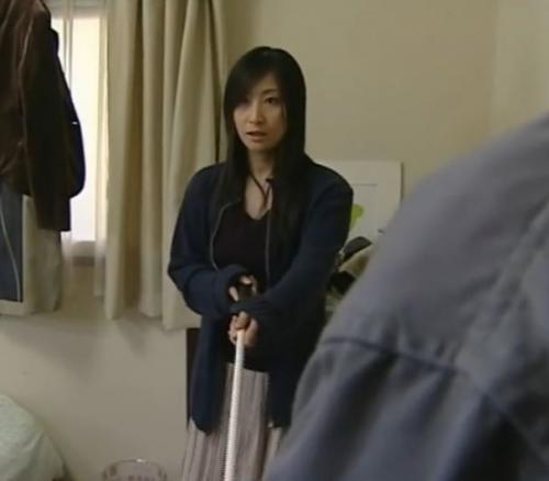 【ヘンリー塚本】目が不自由で独身の巨乳な女を騙し寝取る男！だがこの女の性欲は人一倍強くグラインド騎乗位で激しかった・・。
