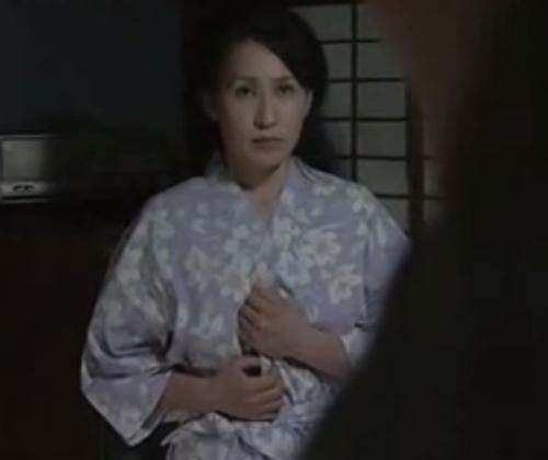 【ヘンリー塚本】義理の息子にオナニーがばれていた人妻ｗ欲求不満すぎて若いチンポを拒めずに…