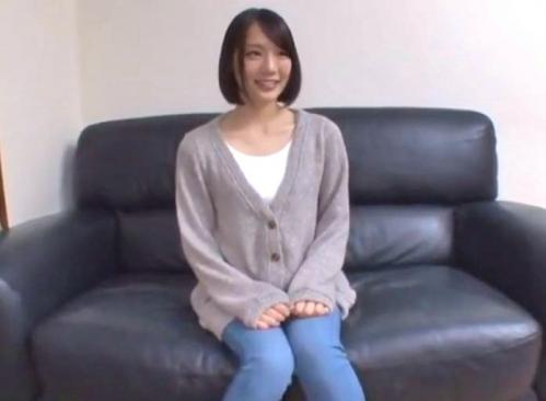 【素人、ナンパ】数年に一人の美女を捕獲！スレンダー美巨乳で恥じらいながらの騎乗位はもう最高！
