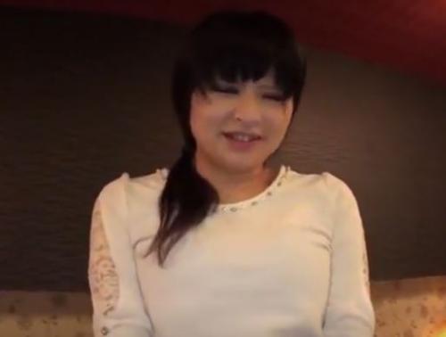 【人妻】お願いして競泳水着を着てもらった豊満美魔女ｗ乳首とおま○こを舐めたら感じまくり！