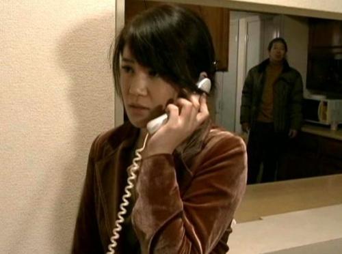【ヘンリー塚本】力づくで義父にレイプされる若妻の悲劇！包丁で脅され膣内に生挿入で男根をねじ込まれる！