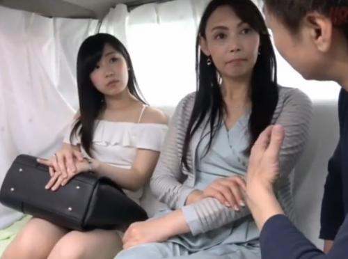【中出し、親子丼】「え・・・ナニナニ？お母さん何やってんのよ！」清楚でスレンダーな母、巨乳でデカ尻の地味顔美女！