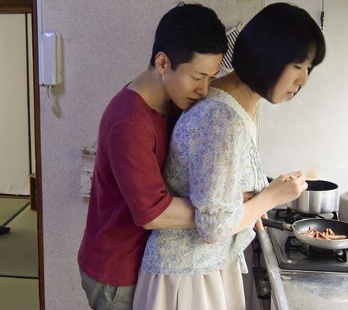 【近親相姦】息子の女っ気がないことを心配した母親！性的な目線に気づいたことをきっかけに禁断の行為を…