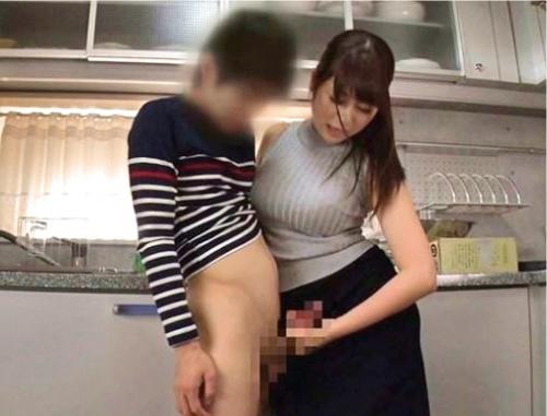 母の爆乳友人おばさんが息子のデカマラを見て大興奮！少年ながらも快楽な射精に誘導される