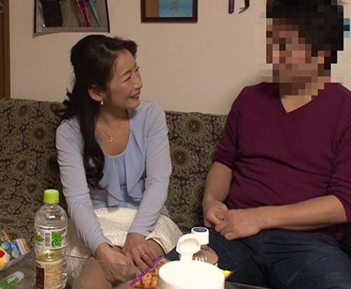 【盗撮】これがナンパ師のやり口だ！五十路のおばさんを口説いてセックスまで持ち込む！