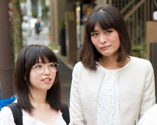 【人妻ナンパ】淫乱母娘をナンパして親子丼セックス！パイパンマ○コがチンポ挿れられてイッちゃうｗ