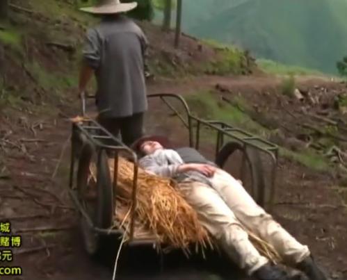【ヘンリー塚本】巨乳の三十路女が行き倒れてるのを中年の男が助けるも見返りに膣内に生挿入セックスを要求する。