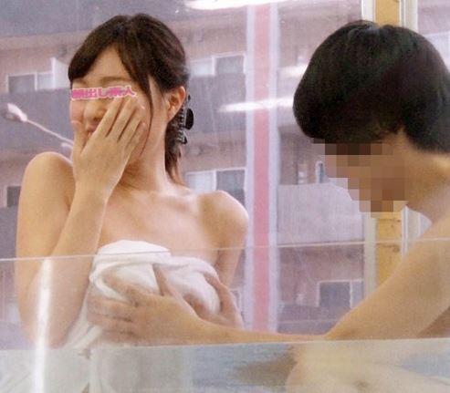 【MMナンパ】素人大学生男女と一緒に混浴！ボインなおっぱいを間近にしてミッションどころじゃないｗ