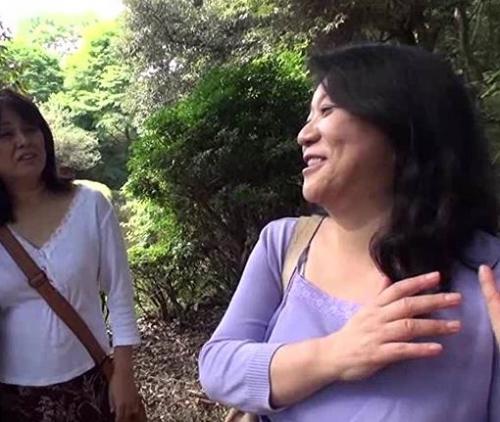 【スワッピング】四十路五十路の変態人妻熟女たちが夫婦交換して乱交不倫セックス！