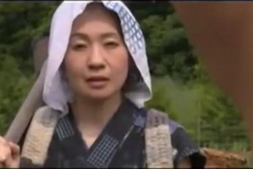 【ヘンリー塚本】大沢萌。巨乳の五十路熟女が農作業中に会った男と野外青姦セックス。一度許した身体は何度も犯される。