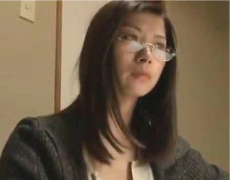 【ヘンリー塚本】色白の美人熟女教師がレイプされる！かつて犯された男のチンポをねじ込まれる女