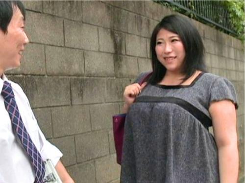 爆乳デカ尻ぽっちゃり人妻は大の男好き！自慢のパイ圧で他人棒を貪りヌキまくる！