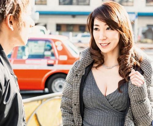【人妻ナンパ】美魔女な奥様を口説いてハイテンション不倫セックス！油断したときに即ピストンで感じちゃう女
