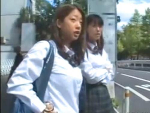【痴漢、バス】JKコスの巨乳ギャルを車内でレイプ！ラストは顔に精子を大量ぶっかけ！