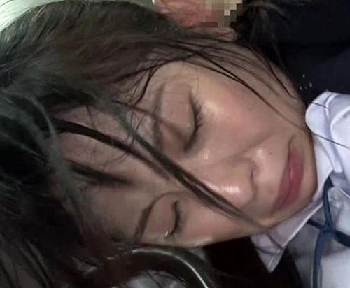 【痴漢レイプ】こんな可愛い制服美少女を強姦しちゃうなんて！無理やりピストンで汗だく体液まみれになっちゃった♡