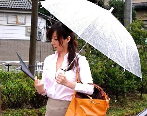 【澤村レイコ】美人局に狙われた女教師！後輩の相談に乗ったばかりにレイプされてしまう