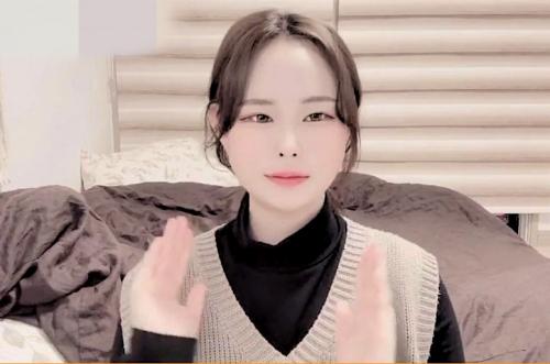 【ライブチャット】韓国人の女性？色白美肌の激カワなギャル！顔だけで抜けるというのはこういった感じだと思います。