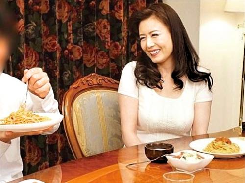 【熟女】息子の友達にレイプされてしまうボクの母親♥なすがままに犯されM性癖が目覚める