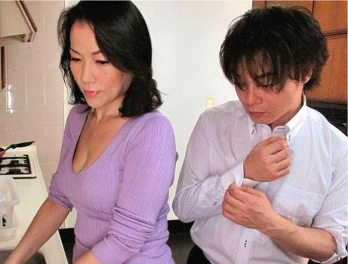 【近親相姦】性欲が強すぎる五十路熟女母！一発夫とヤッたあとで息子とも肉体関係に！
