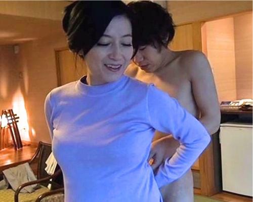 【七海ひさ代】熟女教師と元教え子が二人っきりオチンポ浮気温泉旅行！夫がいるのに若い肉棒の虜！