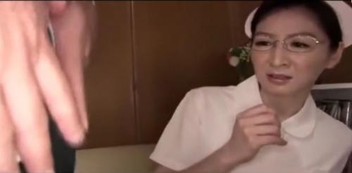 【中出し、熟女ナース】おばさん看護師のクセに巨乳でデカ尻のナイスバディ！センズリ鑑賞だけで終わるワケなく膣内射精！