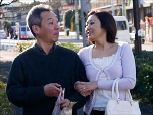 【小松千春】普通の熟女人妻が突如、レイプ犯に監禁されて肉便器になるまでの過程。夫の目の前でイカされた…
