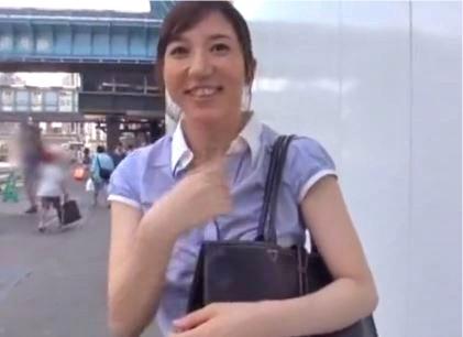 【三十路熟女】モデルみたいにスレンダーな人妻がAVに…夫とのSEXでは満足できない痴女