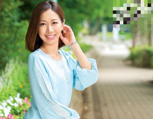 【初撮り】夫とのセックスにマンネリを感じたドスケベ淫乱人妻熟女がAVで快楽に目覚める！