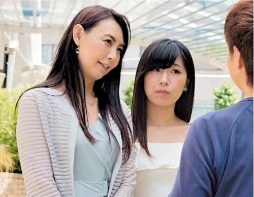 【親子ナンパ】お母さんのアソコにオチンチンが…痴女っぷりが娘に感染って不倫親子丼セックスに！
