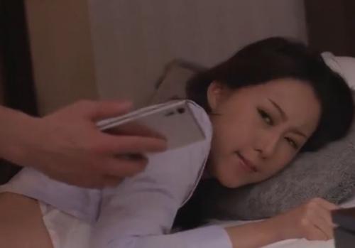 【松下紗栄子】出張先で同僚に犯される人妻OL…夫の電話を聞きながら挿入される背徳的な快楽にハマる！