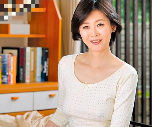 【近親相姦】息子の朝勃ちを見て発情しちゃったお母さん！オナニーだけじゃ飽き足らず息子を誘惑した