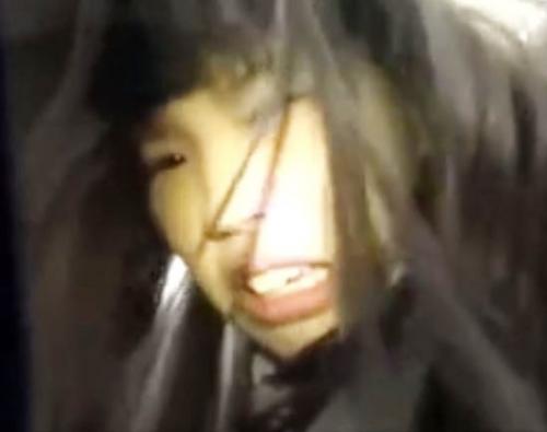 【痴漢レイプ】巨乳制服美少女が電車の中でおっぱいと尻を蹂躙される…おちんぽミルクをぶっかけ！