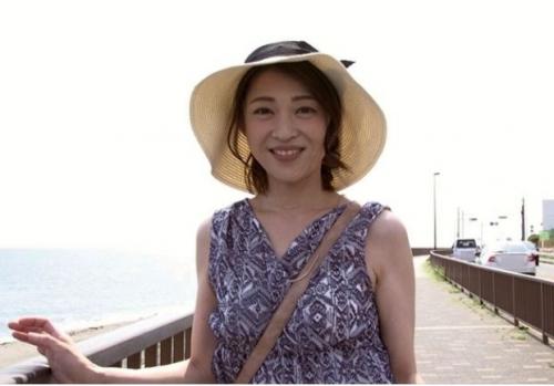 【43歳、熟女】奇跡の若さの四十路熟女の久保今日子さん。スレンダーで超絶美しい人妻の淫らなセックスをご覧あれ！