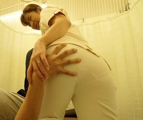 【人妻ナンパ】美人マッサージ師のデカ尻に発情した客！無理やりチンポを挿れようとするもヤリたがりの痴女だった
