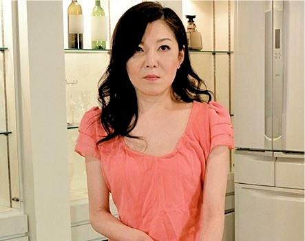 【近親相姦】熟女人妻の熟れた身体に勃起！母と二人でAV鑑賞したらお互い欲情しちゃってセックス！