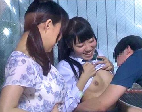 【MM】美しい母親と娘のWオマ○コ親子丼SEXで童貞を卒業する息子