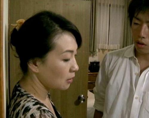 【ヘンリー塚本】夫では決して味わえない禁断のオルガズムｗ若き精にハマって絶頂する人妻！