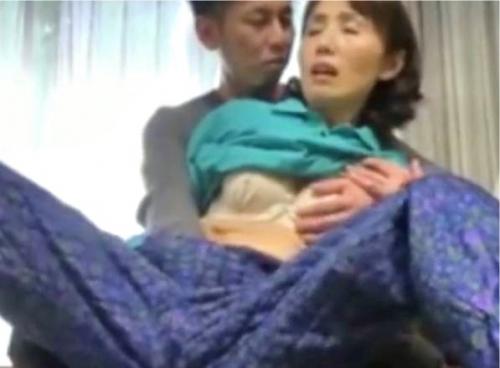 【熟女】色香がヤバい五十路おばさんの完熟ボディに欲情した若チンポがナンパして挿入！