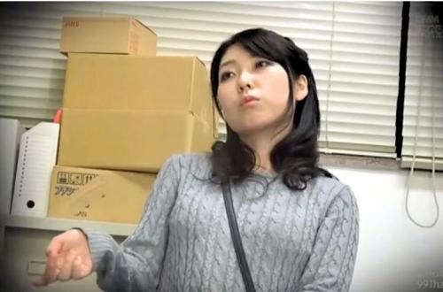 【人妻、レイプ】万引きしてこの態度！中出し制裁される主婦。強面のお兄さんが入ってきて犯されます。