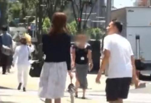 【素人ナンパ】スレンダー美乳の人妻を車内に連れ込みハメる！街中で浮気するこのスリルに感じちゃう？？